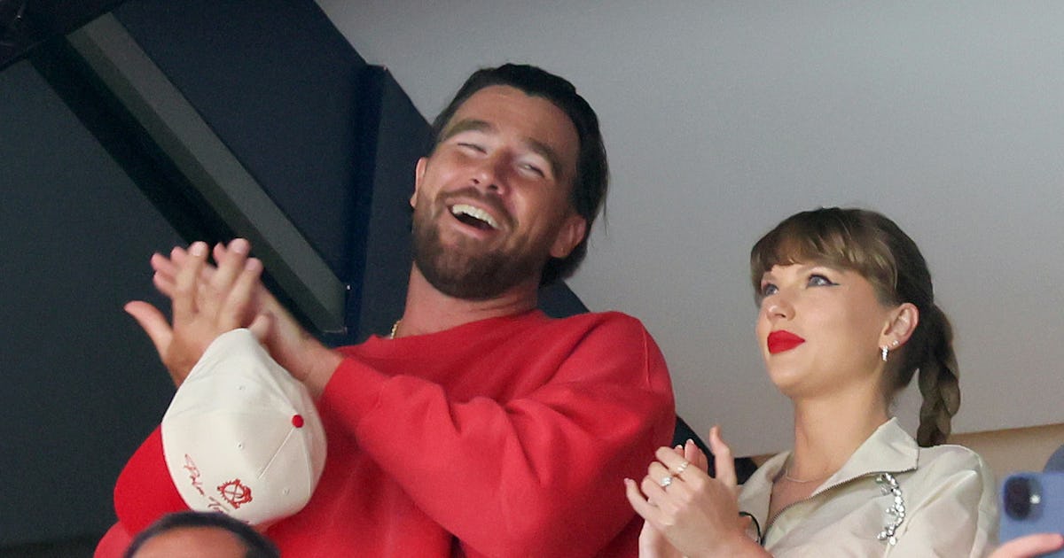 Taylor Swift's & Travis Kelce's Lock Screen Photos Will Make You Squeal