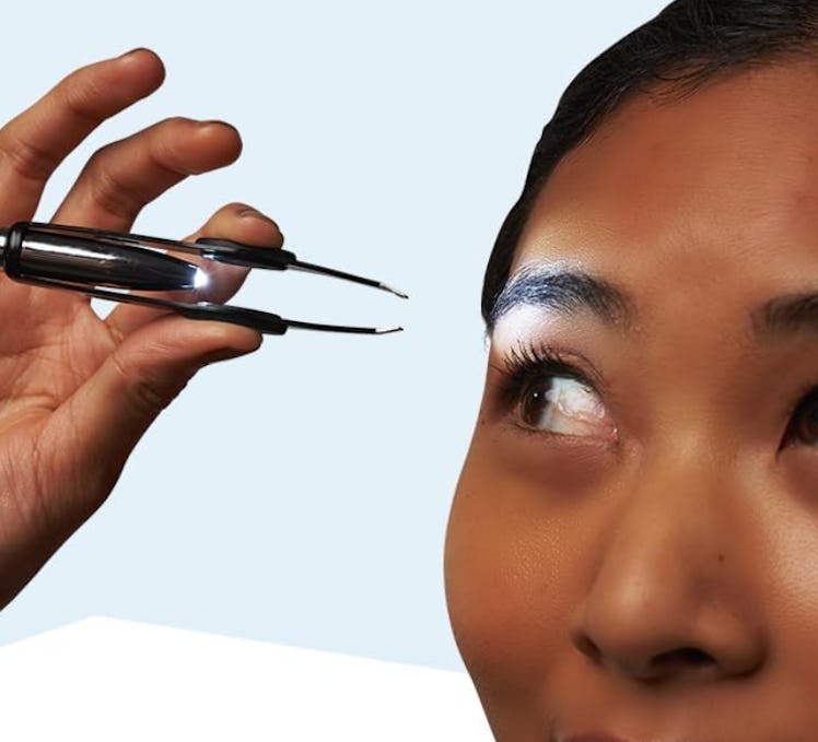 Tweezer Guru Pro Illuminating Eyebrow Tweezers