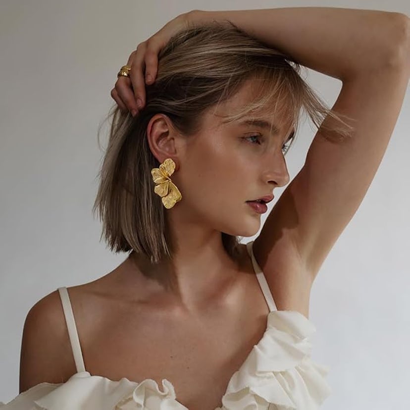FAUTHENTICUTE Chunky Gold Flower Earrings