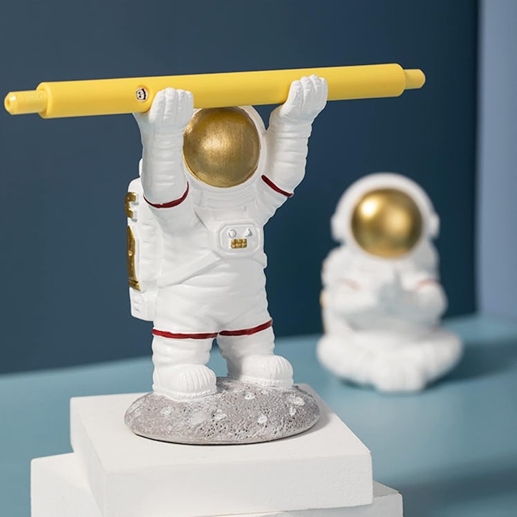 BUTILIVEEN Astronaut Pen Holder