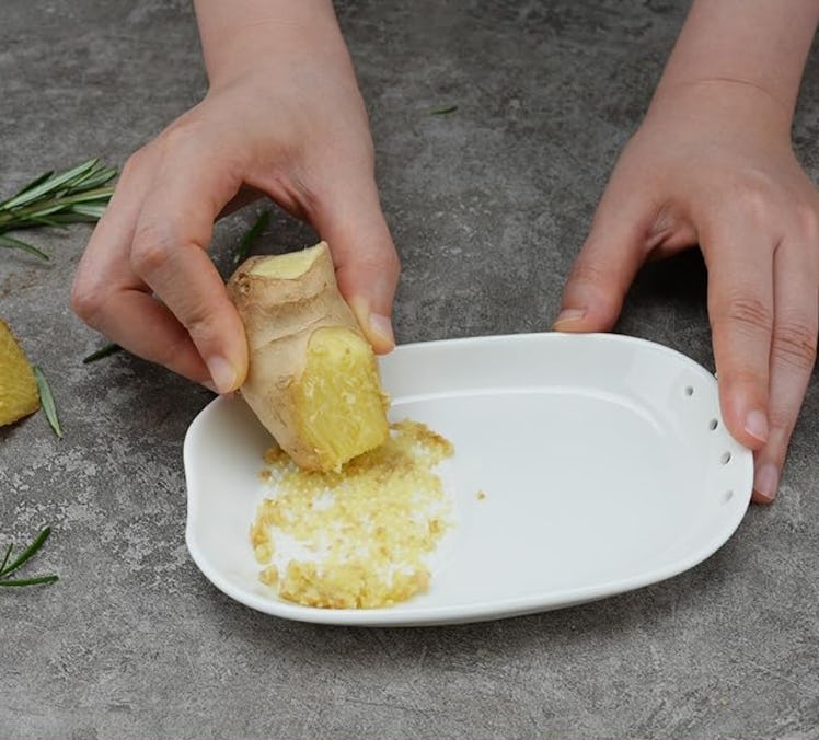 KITCHENDAO 3-in-1 Porcelain Ginger Grater