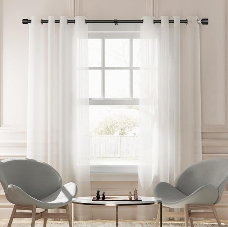 Hradecti Curtain Rod