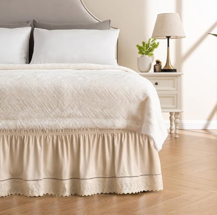MIYE Wrap Around Ruffled Lace Bed Skirt