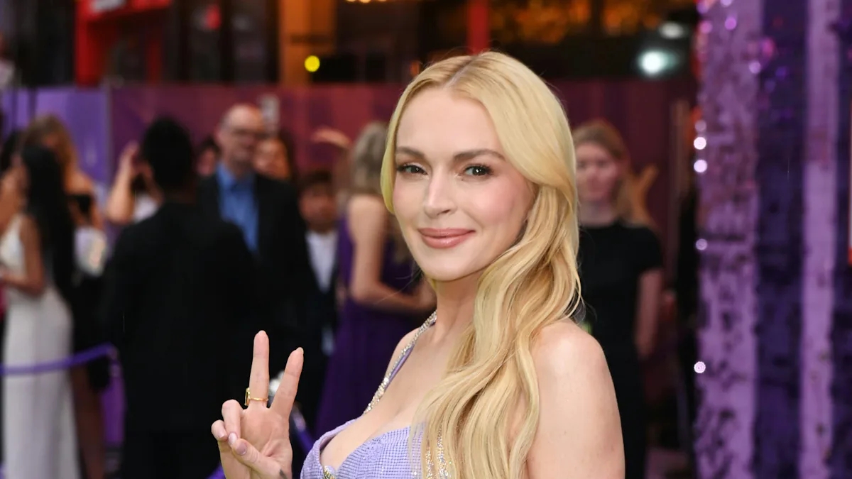 Lindsay Lohan Recreates Iconic 'Freaky Friday' Look With Guitar Bag & Metallic Dress Lindsay Lohan Recreates Iconic 'Freaky Friday' Look With Guitar Bag & Metallic Dress
