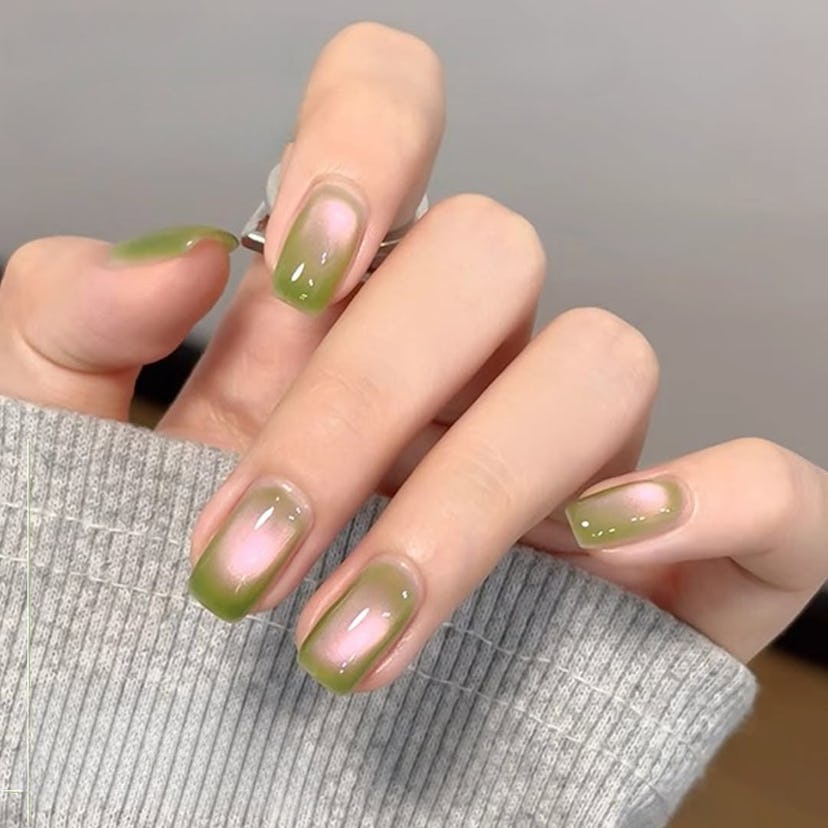 Nail Art Hijau That Brightens Summer