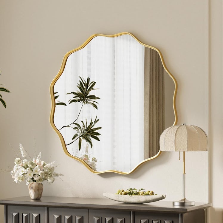 VooBang Gold Scalloped Circle Mirror