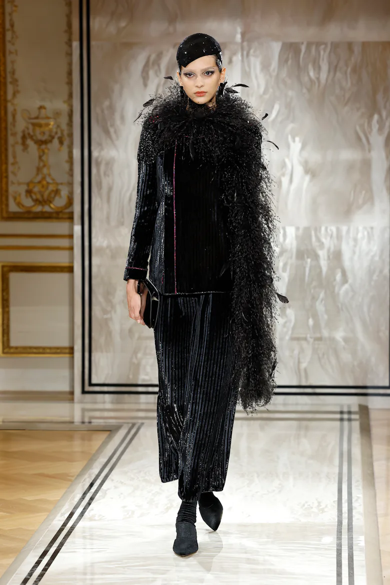 Armani Priv's Mantra for Fall 2025 Couture: Paint It Black Armani Priv's Mantra for Fall 2025 Couture: Paint It Black