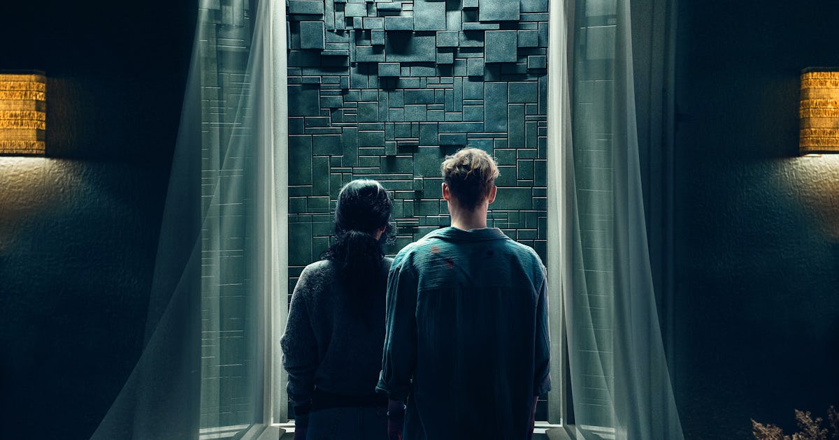 A Claustrophobic New Netflix Thriller Puts A New Spin On A Classic Sci-Fi Premise