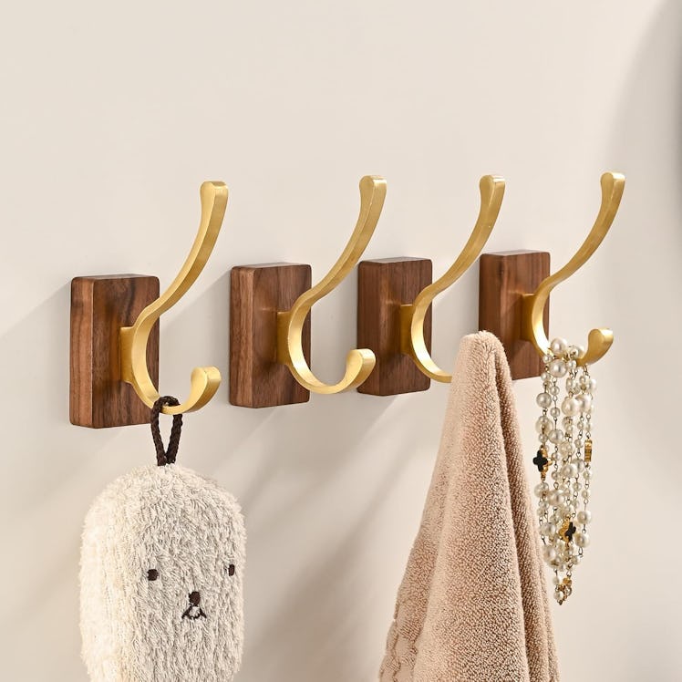 Lechyn Wooden Wall Hooks (4-Pack)