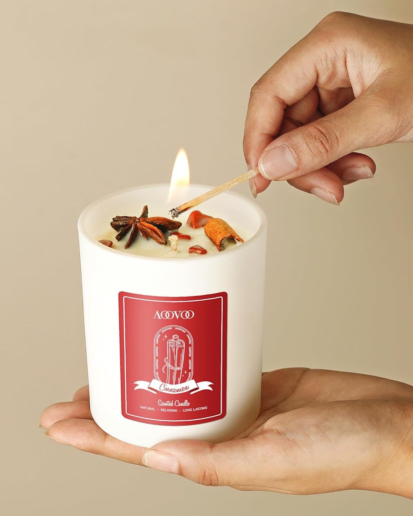 AOOVOO Aromatherapy Soy Candle with Crystals Inside