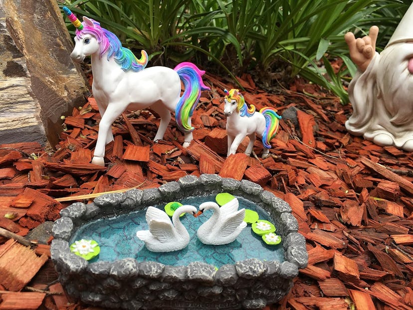 GlitZGlam Mini Swan Pond