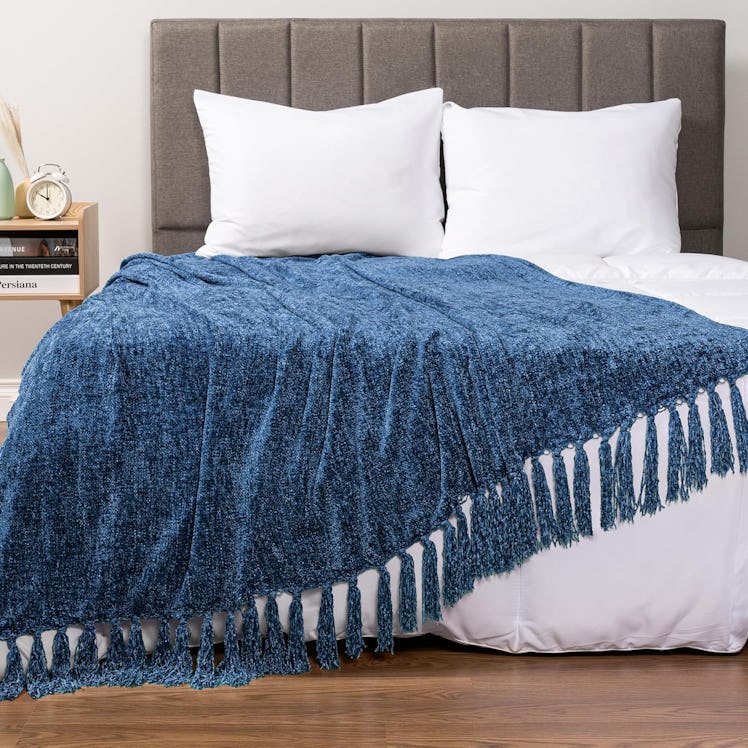 Pavilia Textured Woven Throw Blanket