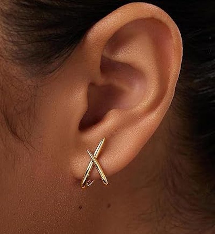 MUMREUES Minimalist Gold Stud Earrings