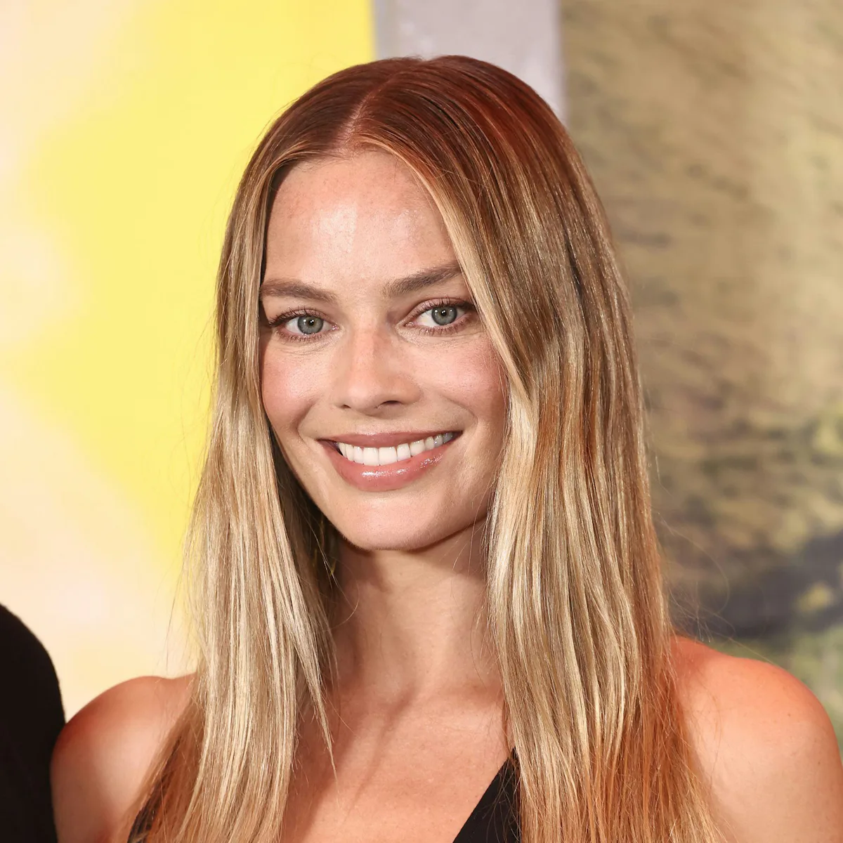 margot robbie rocks corseted mini-dresses for red-carpet return post-pregnancy Margot Robbie Returns To The Red Carpet In A Corset