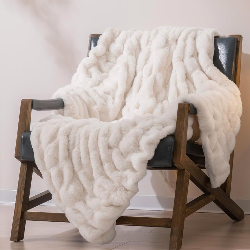 Evergrace Luxurious Soft Faux Rabbit Fur Throw Blanket