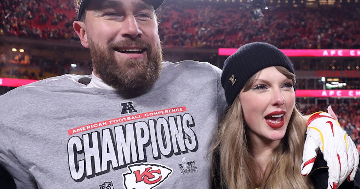 Taylor Swift's Engagement Manicure Was The Work Of A Mastermind