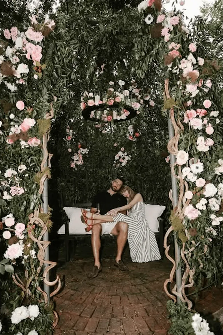Taylor Swift's Engagement Ring From Travis Kelce: See the Price, Diamond, & Details Taylor Swift's Engagement Ring From Travis Kelce: See the Price, Diamond, & Details