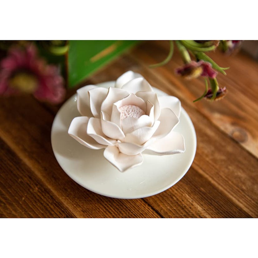 oumeiben Porcelain Lotus Flower Aromatherapy Diffuser