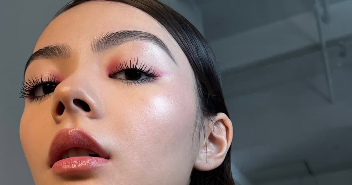 "Micro Eyeliner" Is The Low-Effort, High-Impact Makeup Trend Taking Over This Fall