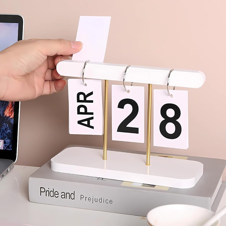 SUPTEC Perpetual Daily Flip Calendar