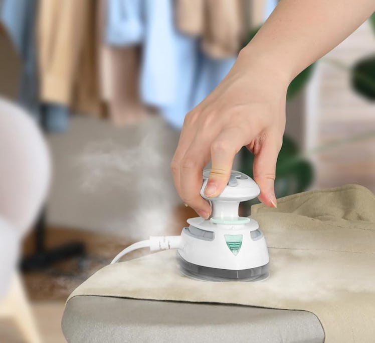 BEAUTURAL Mini Travel Steam Iron