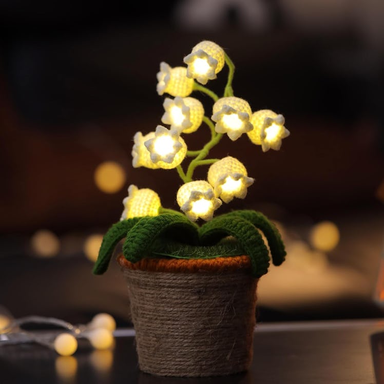 ANZRLE Crochet Lily of The Valley Lamp