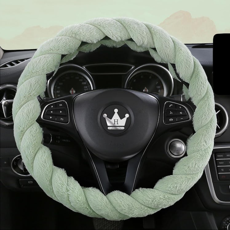 HighnessHwoo Fluffy Steering Wheel Cover