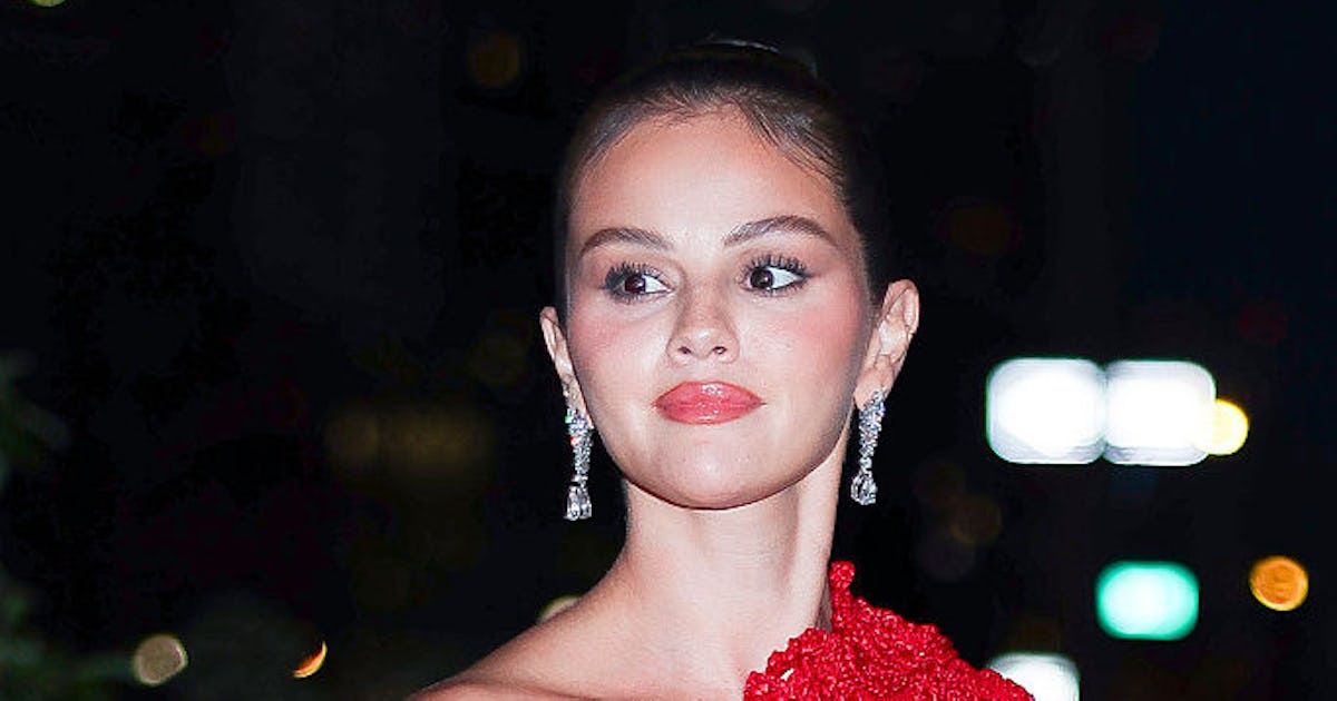 Selena Gomez's "Pumpkin Spice" Nails Just Made Fall's Most Basic Shade Cool Again