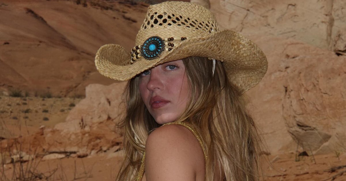 Sydney Sweeney Just Cosigned This $178 TikTok-Viral Plunging Swimsuit