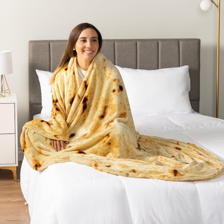 PAVILIA Burrito Tortilla Blanket