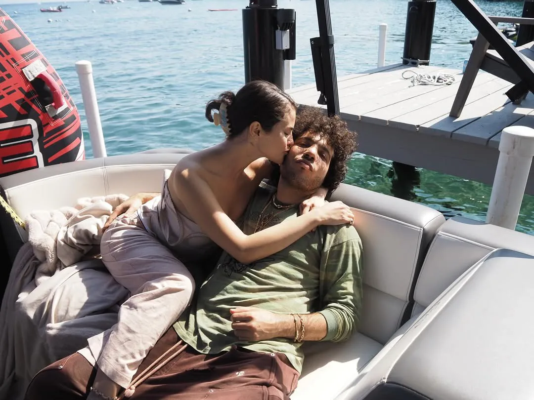 selena gomez claw clip