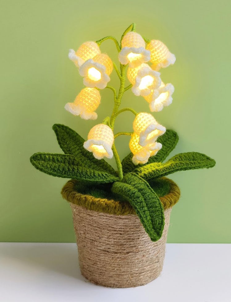 Forvermand Crochet Flower Lamp 