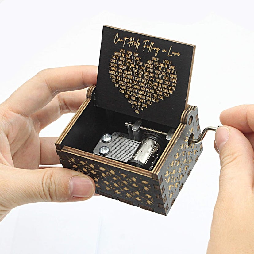 byykit "Can't Help Falling in Love" Music Box