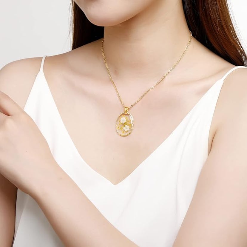 AUNTESIGN Pressed Wildflower Birth Month Necklace