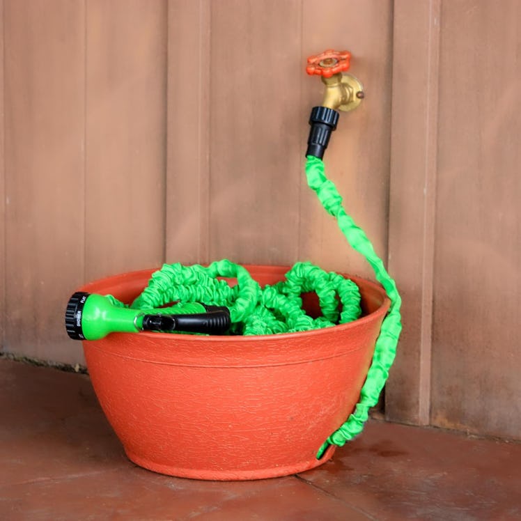 EMSCO Expandable Hose Hider 