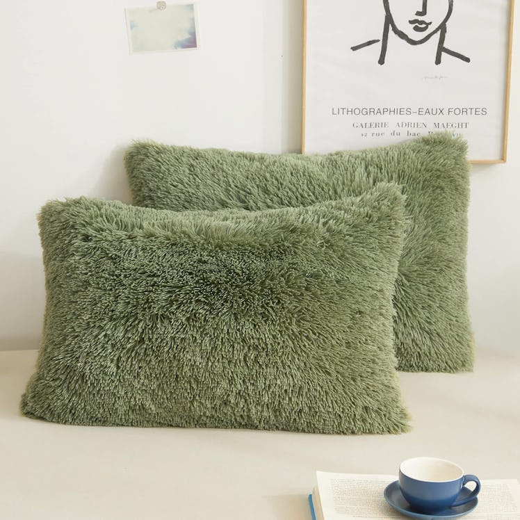XeGe Faux Fur Fluffy Throw Pillowcases (2-Pack)