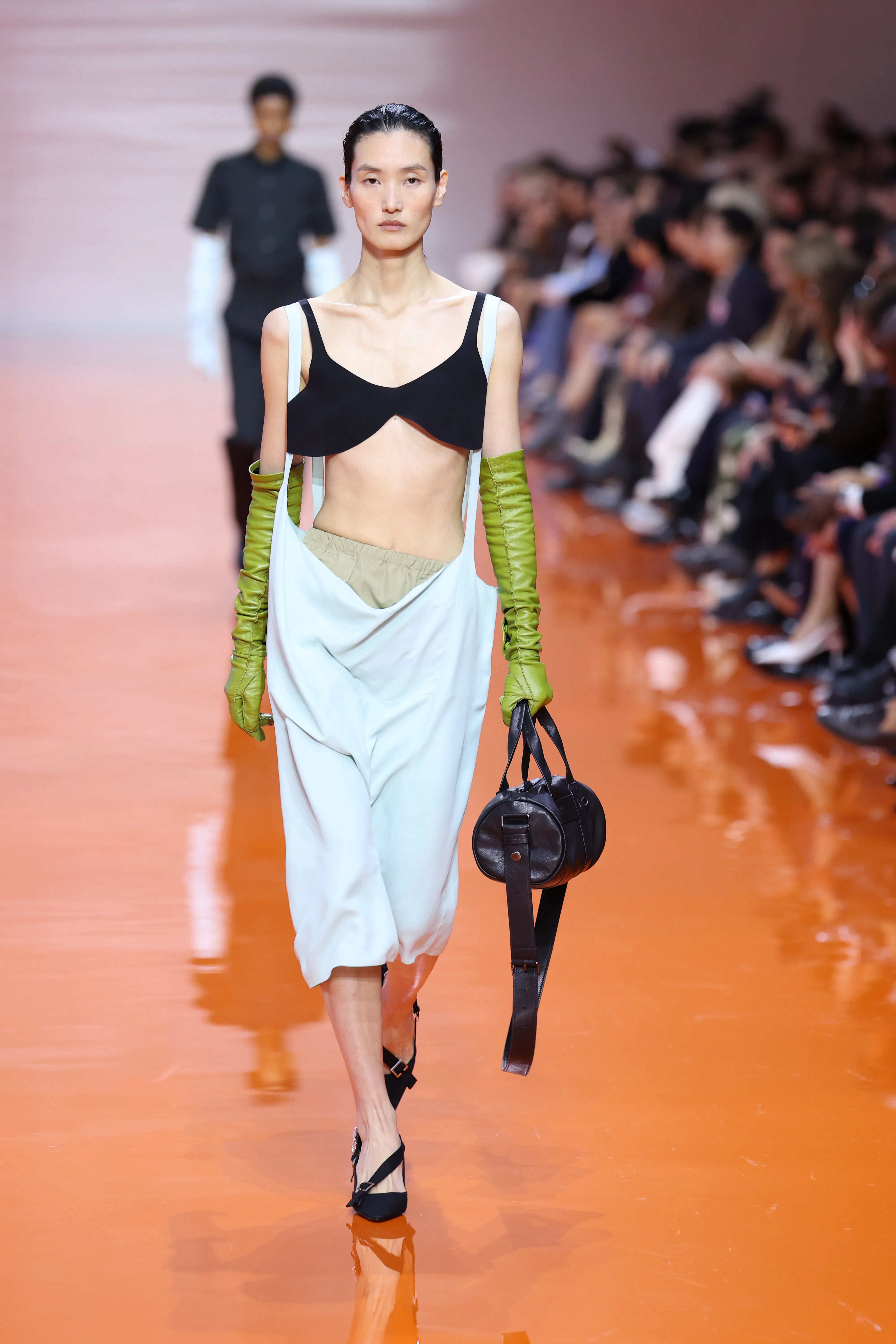 【 新品 】PRADA CATWALK Prada Spring 2026 Gives a Master Class in Dressing for an
