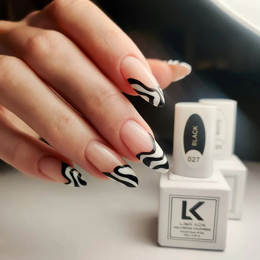 These Celeb Manis Make The Case For Going Full Animal Print 6 Kendall Jenner zebra print nails