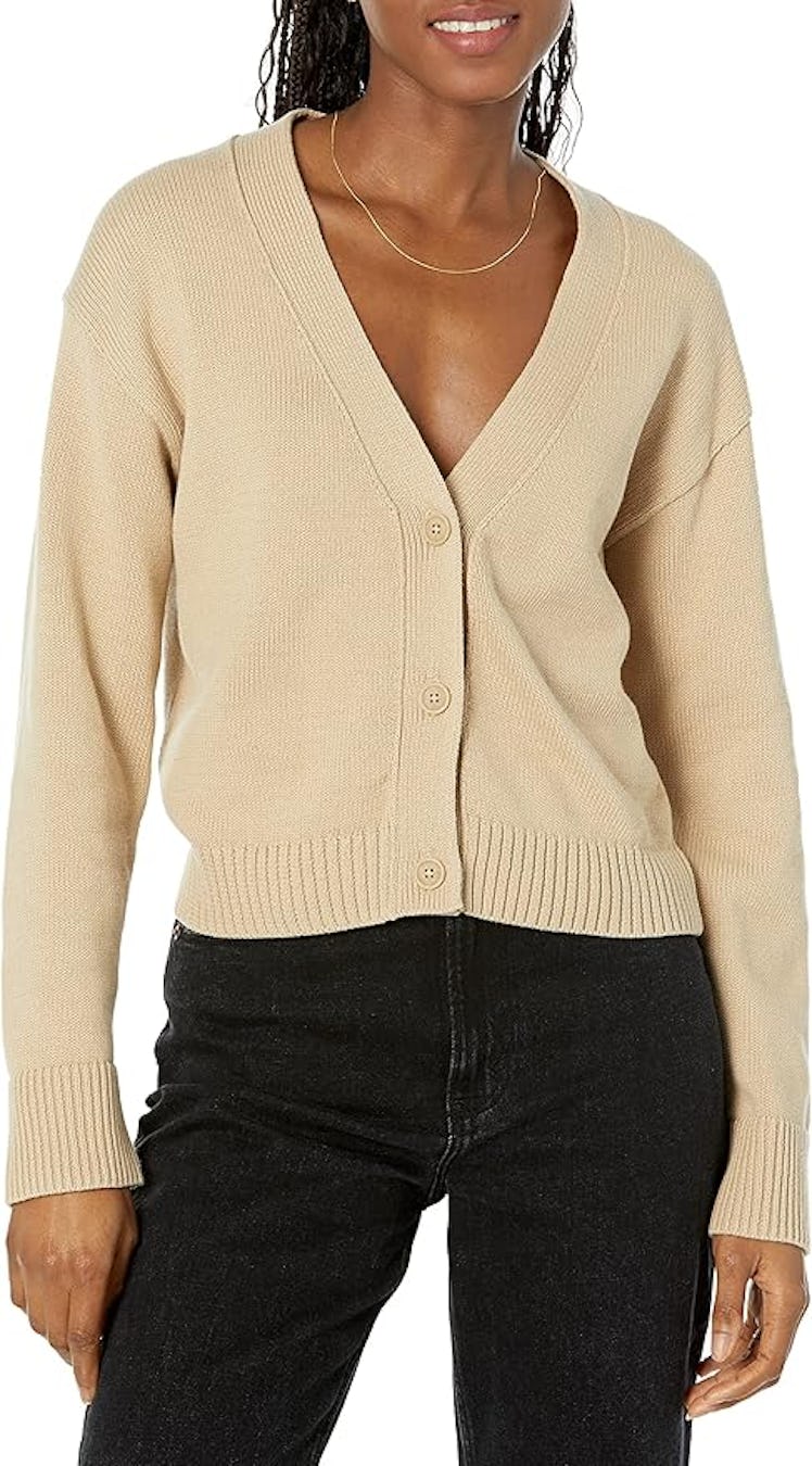 Amazon Essentials Relaxed Fit V-Neck Cropped Cardigan