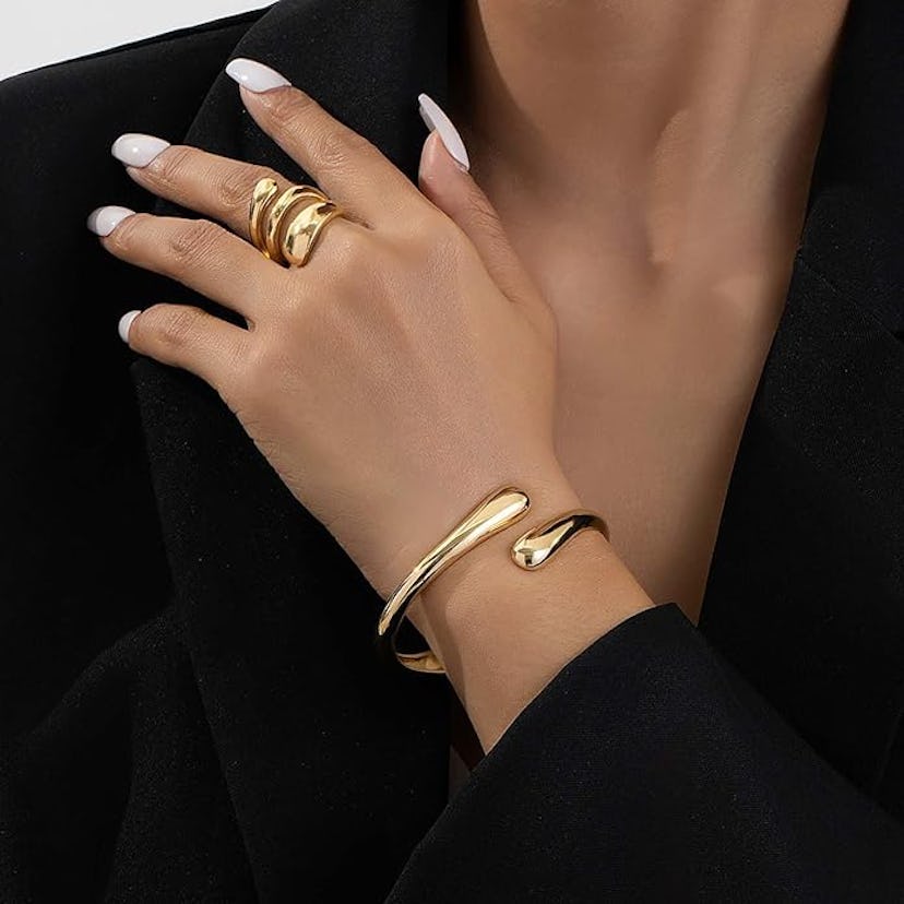 MTINEAPS Chunky Gold Bangle
