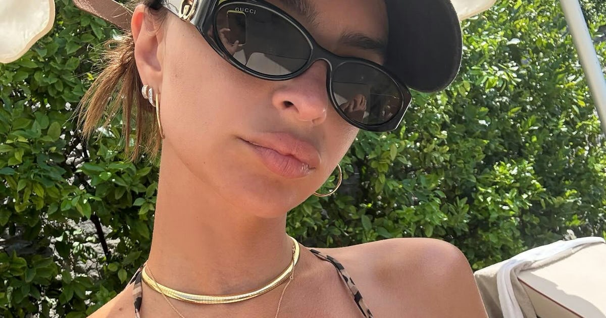 Emily Ratajkowski Wore *So* Many Micro Bikinis Over Labor Day Weekend