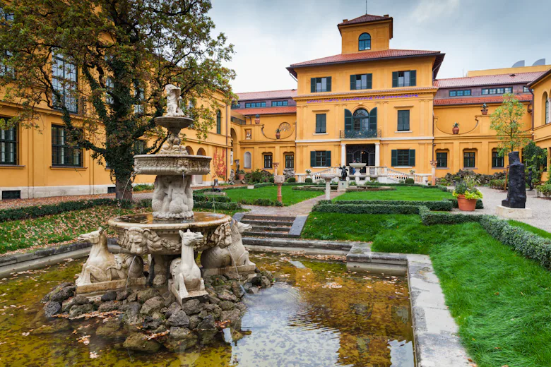 Lenbachhaus art gallery, exterior