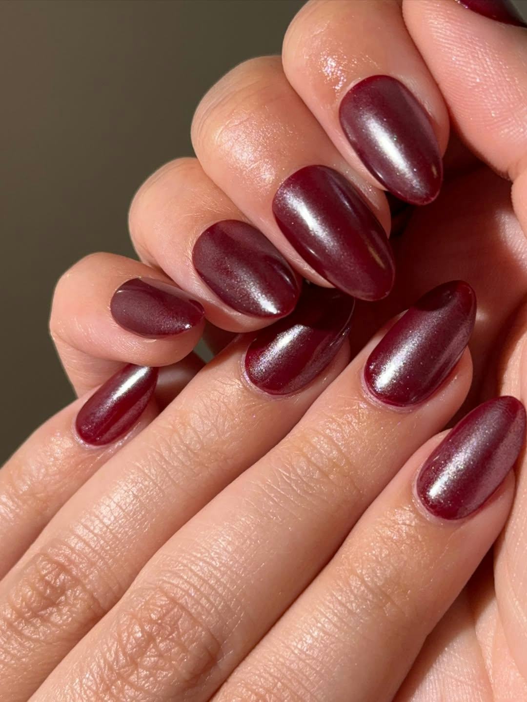 Maroon Glitter Nails Shine in 2025