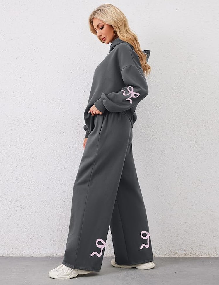 Livtany Bow Print Sweatsuit (2 Pieces)