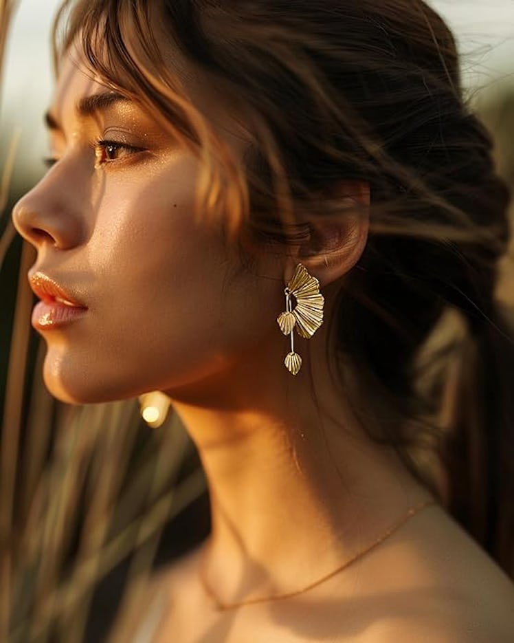 SNGIA Chunky Dangle Leaf Fan Statement Earrings