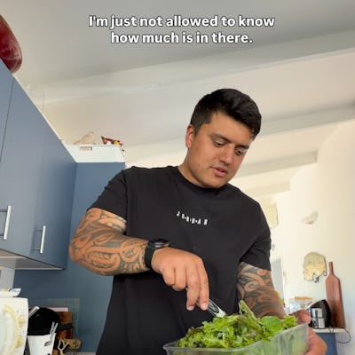 This Man's Wife Has A Shared Bank Account With Her Friends & This Is How It Works