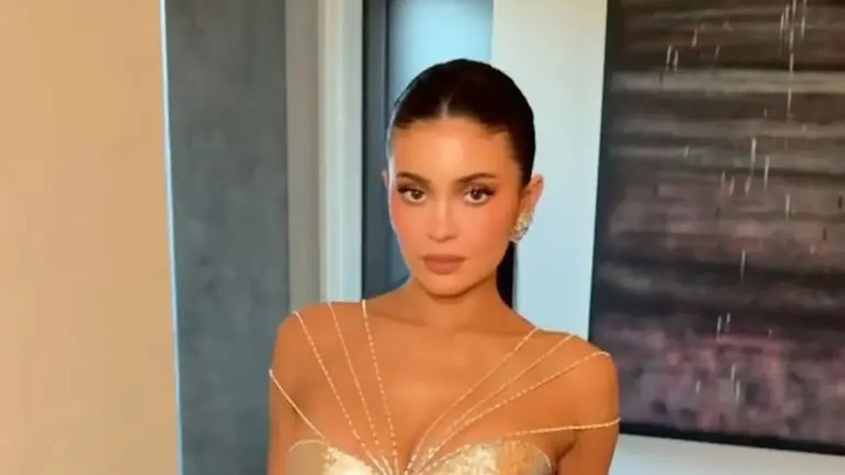 kylie jenner dress at golden globes Kylie Jenner Worried She Had Her T*ts Out at 2025 Golden Globes