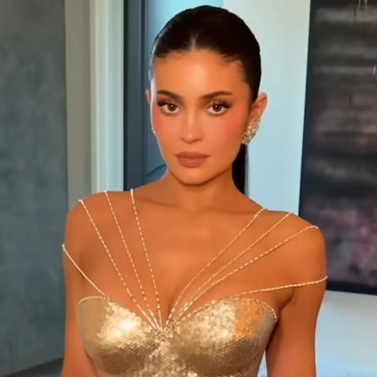 kylie jenner dress at golden globes kyliejenner wore a custom ASHI STUDIO Couture gown to the 83rd Annual Golden Globe Awards. The strapless sculpted corset was entirely hand embroidered with antique metallic sequins and enhanced with custom crystal