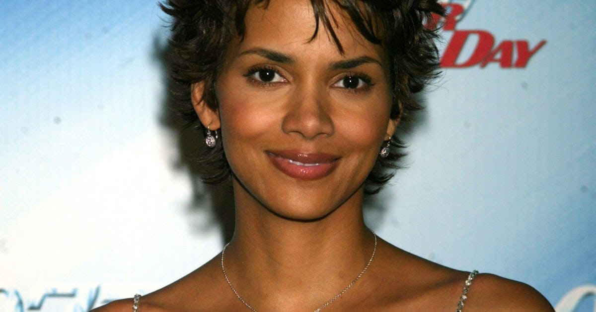24 Years Ago, Halle Berry Wore The Sparkliest "Naked Dress" On The Red Carpet