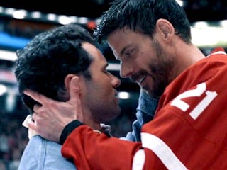 François Arnaud details how the 'Heated Rivalry' crew tried to fix a plot hole in the show's timelin...